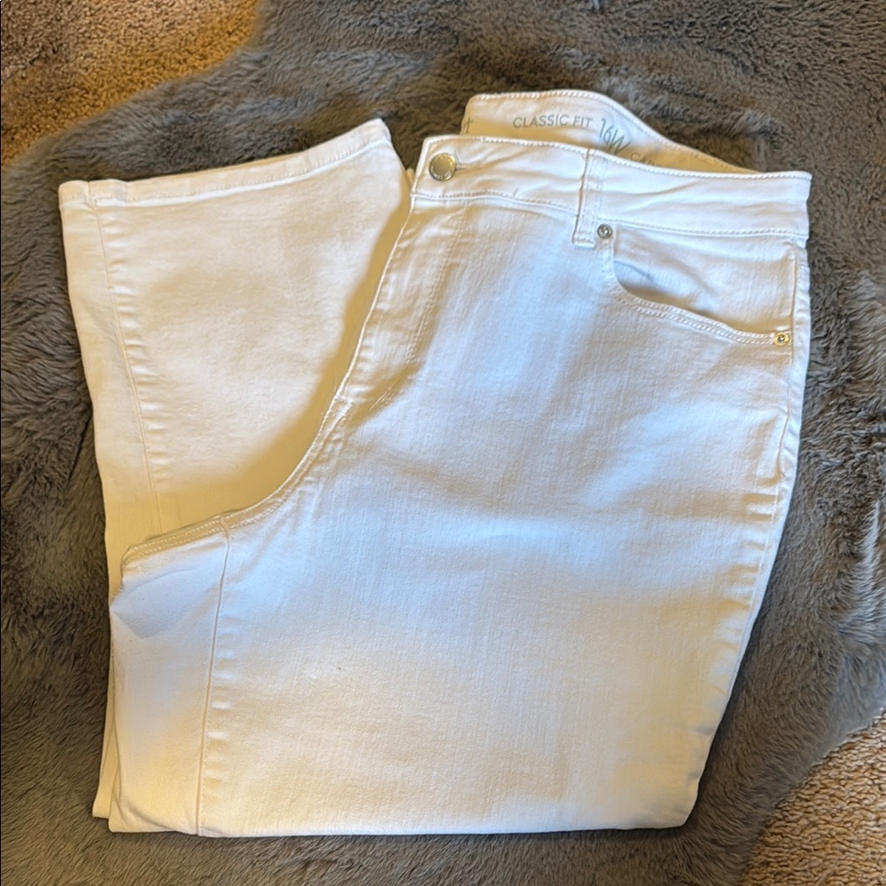 Westport Classic Fit Women's White Jean Capri